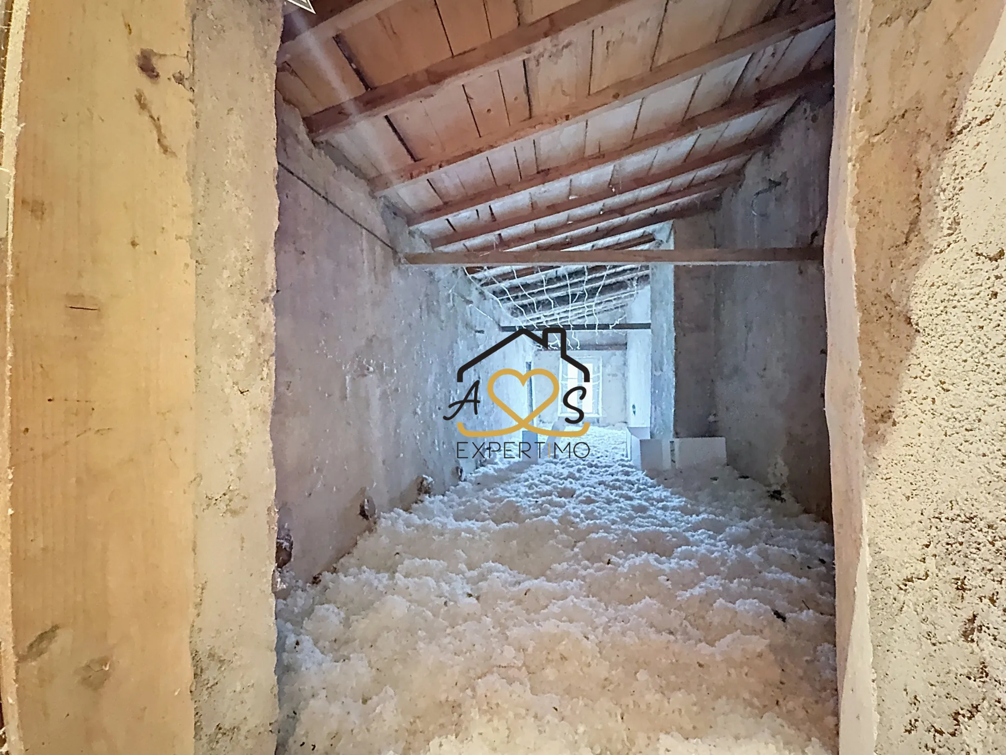 Maison de ville à rénover à Billom avec garage et annexes - 117 m² 