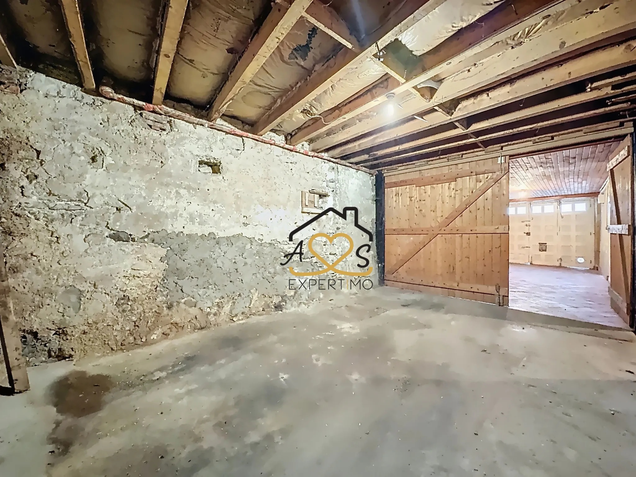 Maison de ville à rénover à Billom avec garage et annexes - 117 m² 