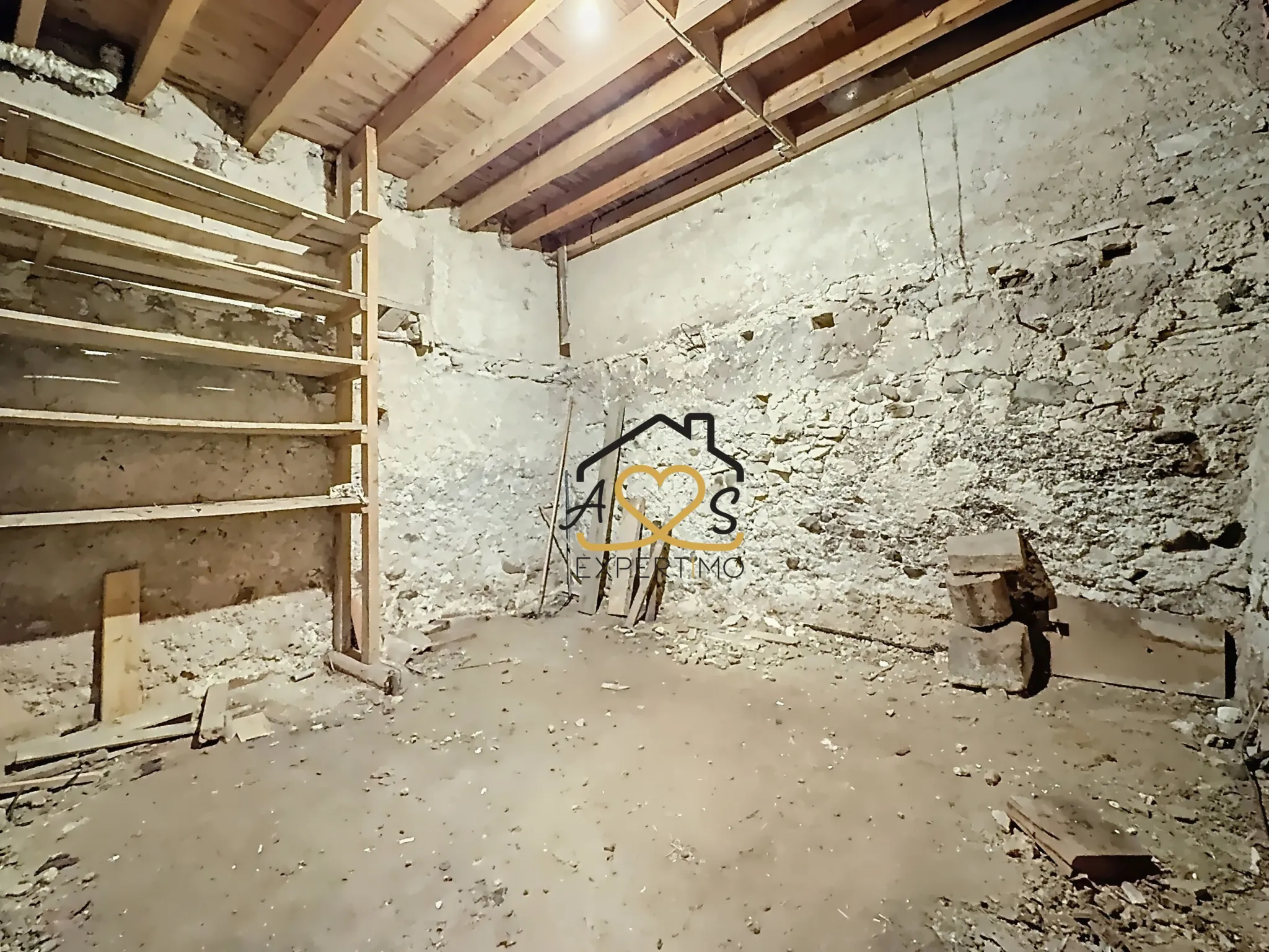 Maison de ville à rénover à Billom avec garage et annexes - 117 m² 