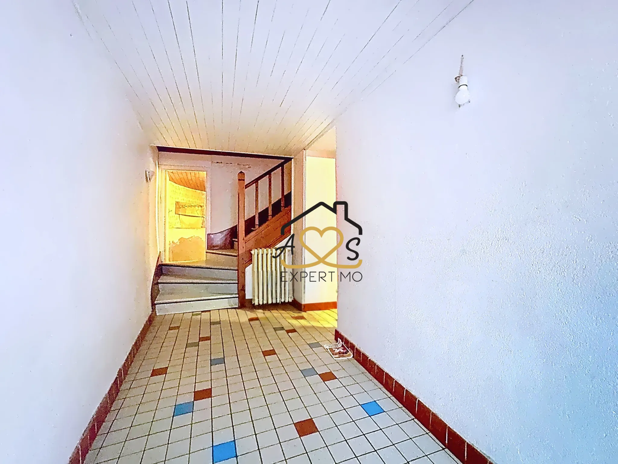 Maison de ville à rénover à Billom avec garage et annexes - 117 m² 