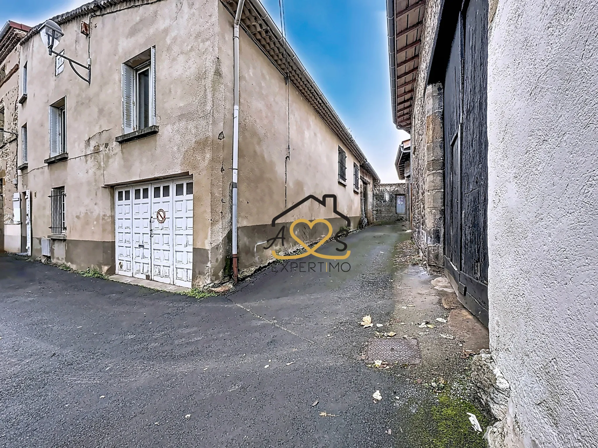 Maison de ville à rénover à Billom avec garage et annexes - 117 m² 