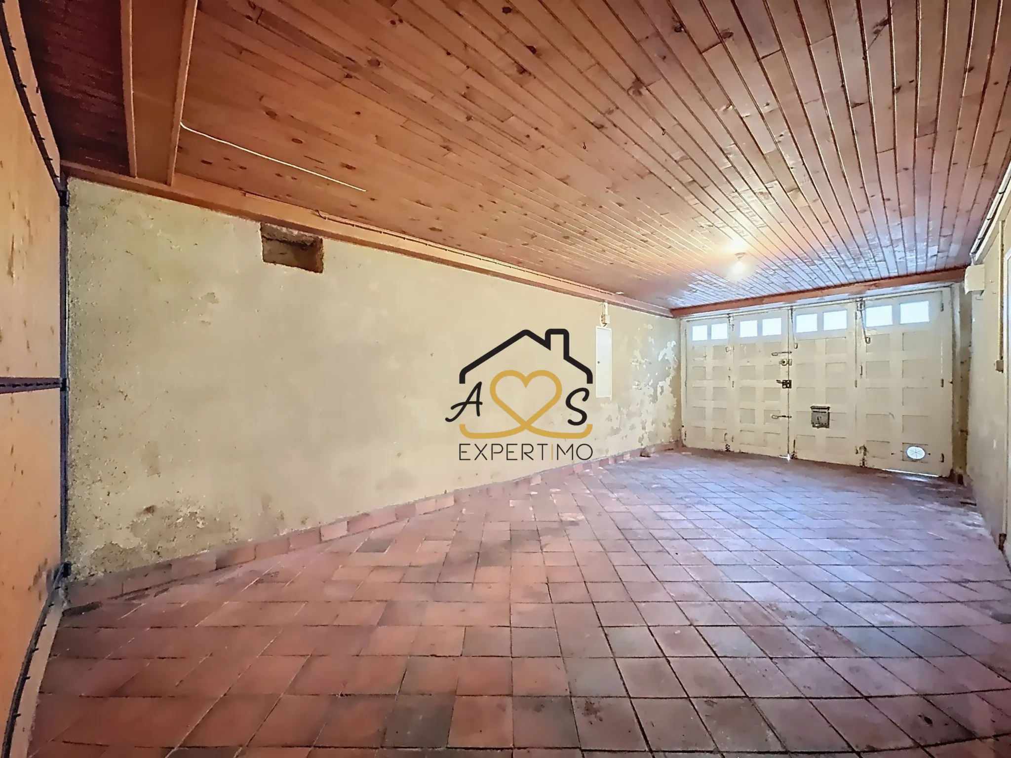 Maison de ville à rénover à Billom avec garage et annexes - 117 m² 