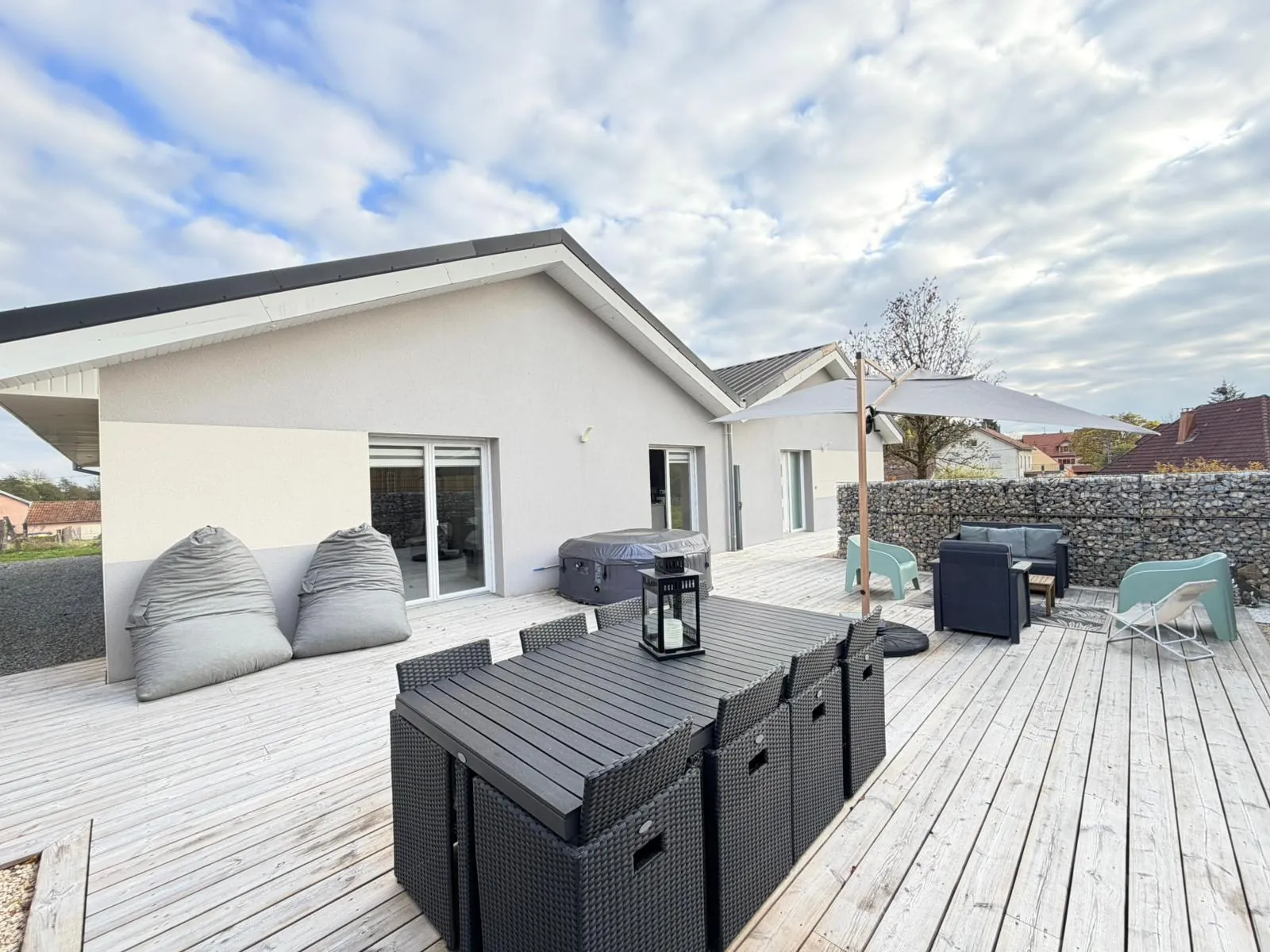 Maison de plain-pied à vendre à Belfort - rénovation de qualité, garage spacieux 