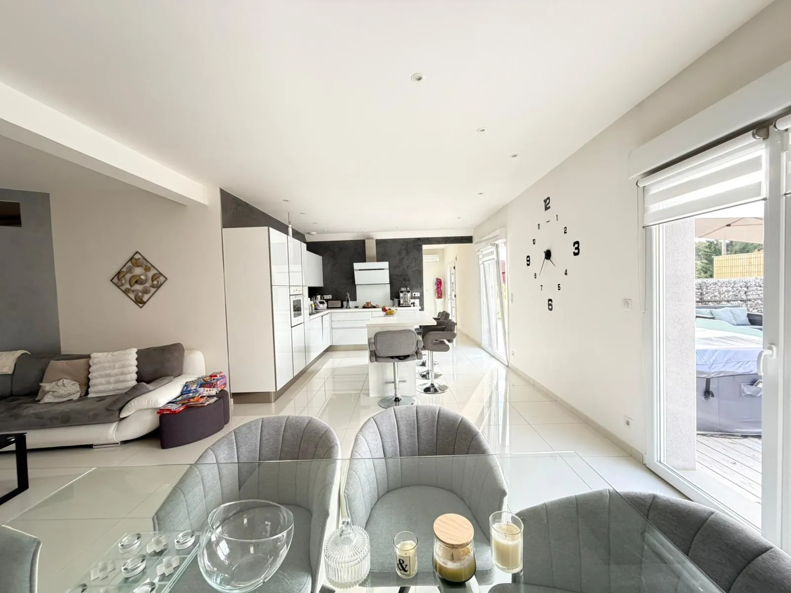 Maison de plain-pied à vendre à Belfort - rénovation de qualité, garage spacieux 