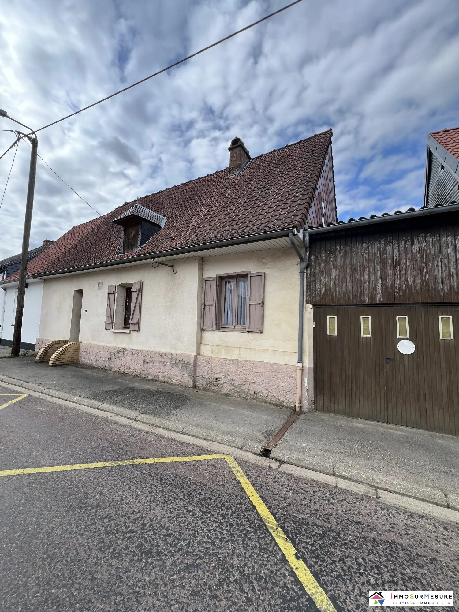 Maison de village à rénover avec jardin à Houvin-Houvigneul 