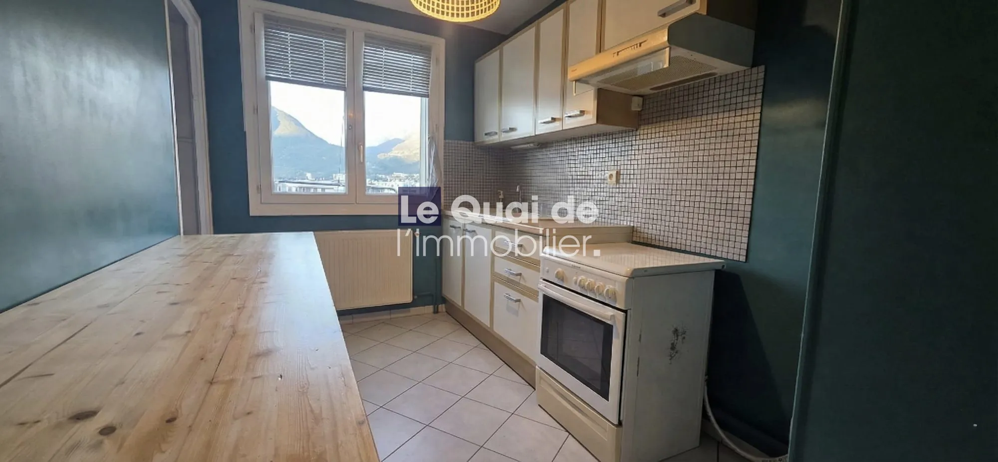 Appartement T3 à Fontaine avec Vue Montagne, Dernier Étage, Cave et Parking 