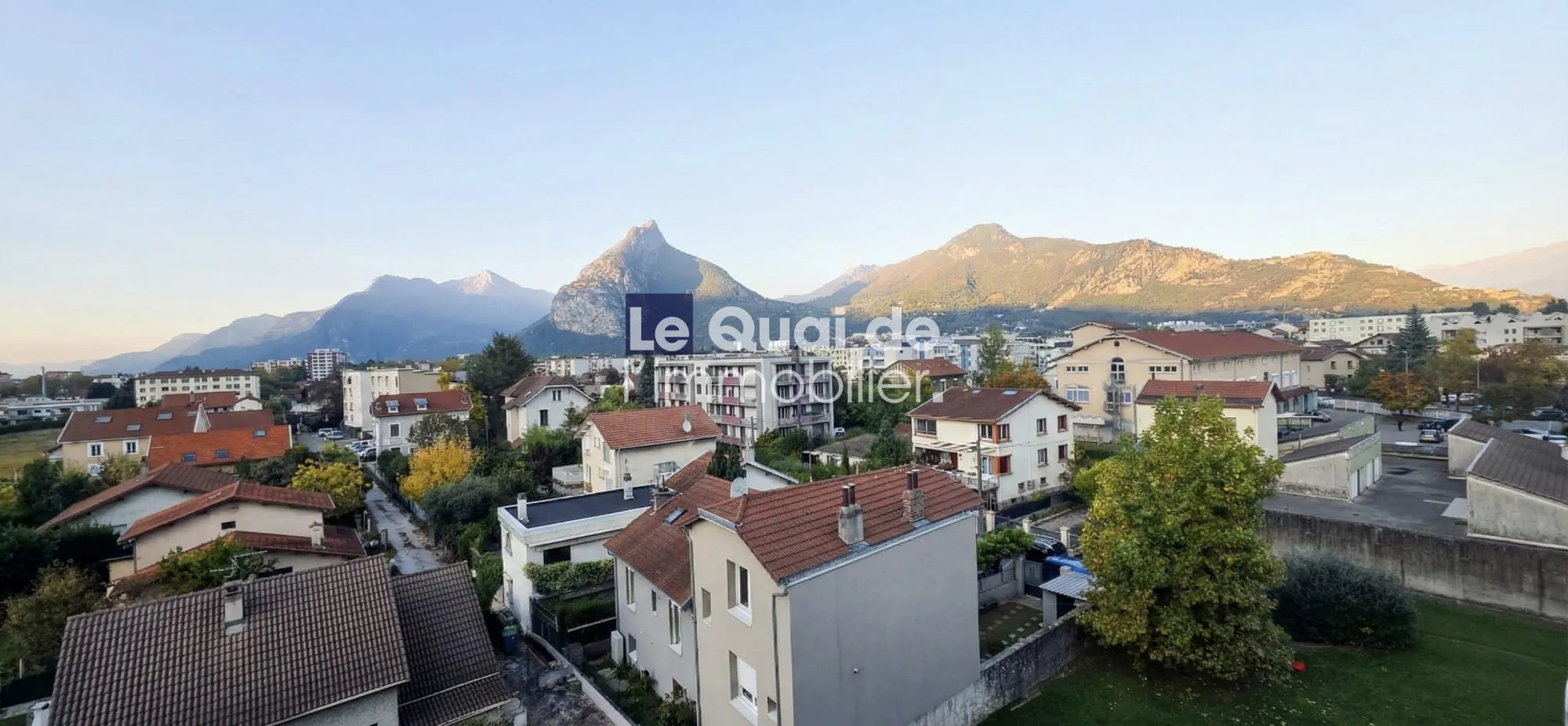 Appartement T3 à Fontaine avec Vue Montagne, Dernier Étage, Cave et Parking 