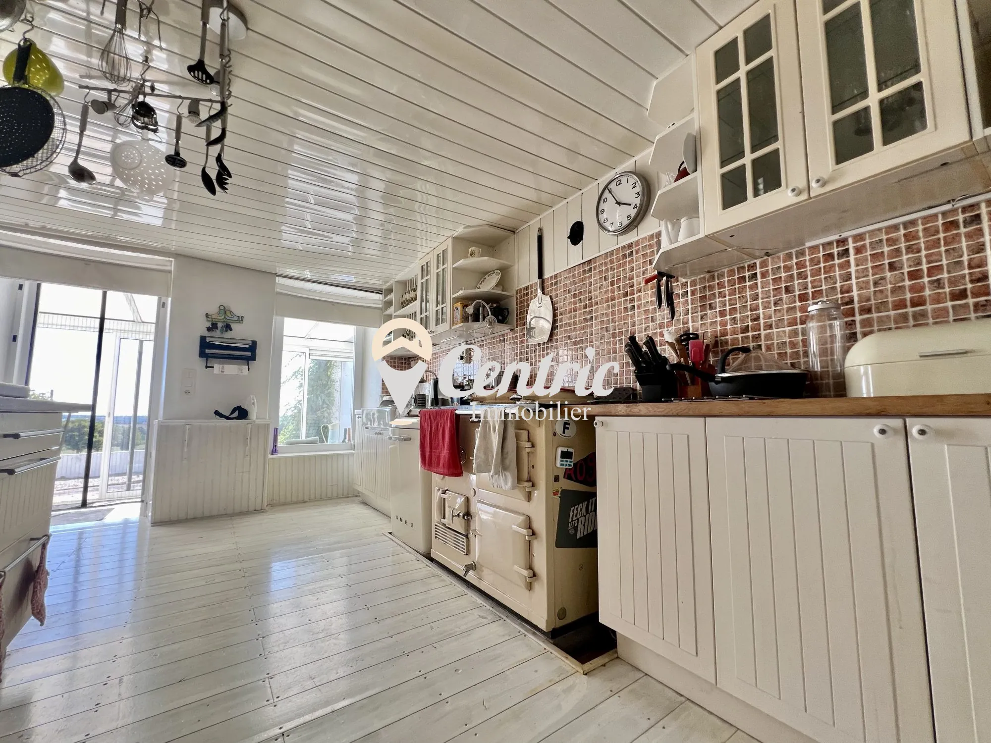 Maison de campagne à vendre à Montournais – 3 chambres, vue panoramique, proche écoles et commerces 