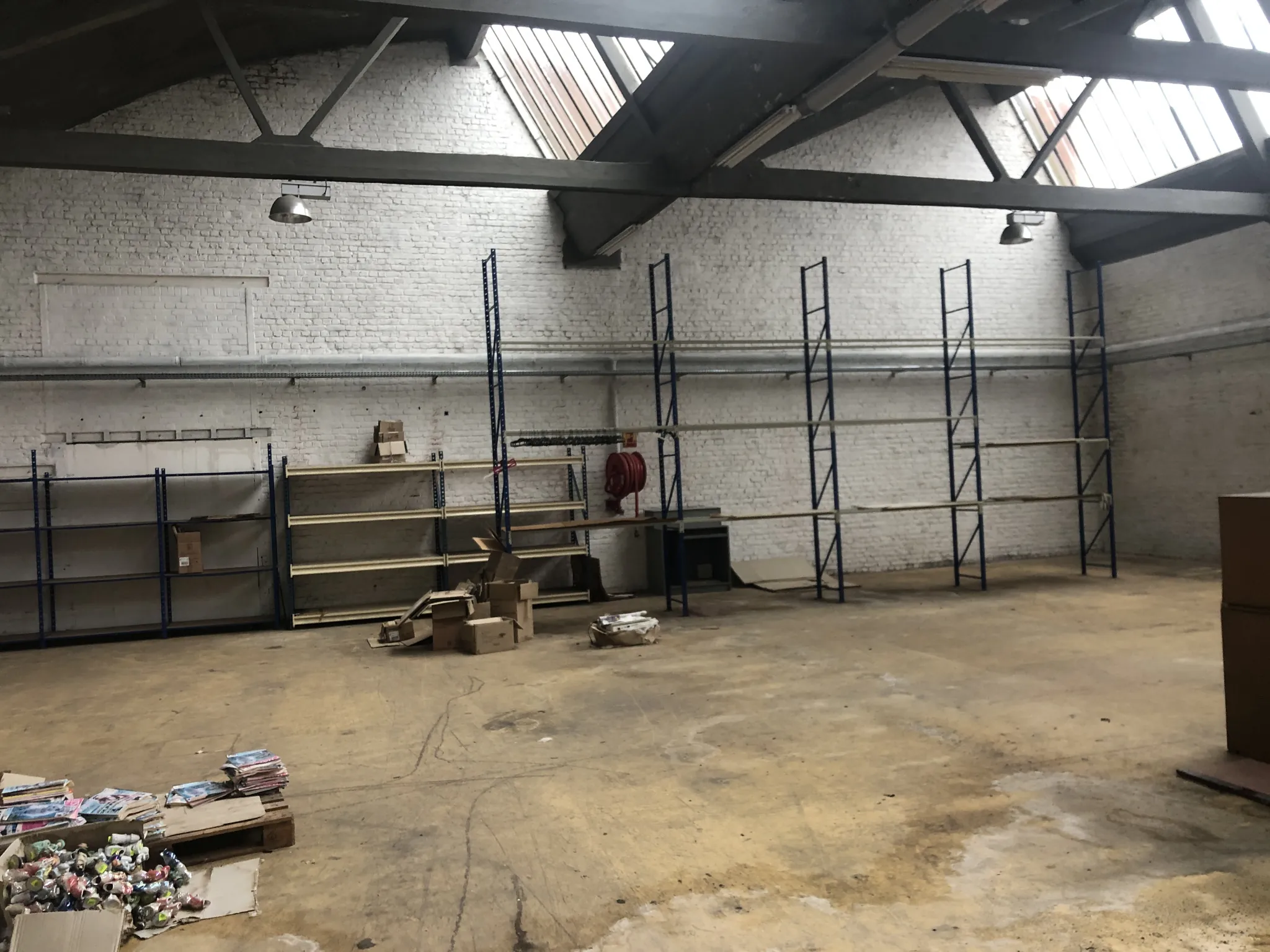 Local industriel à Wattrelos de 350 m² avec parking et bureaux à vendre