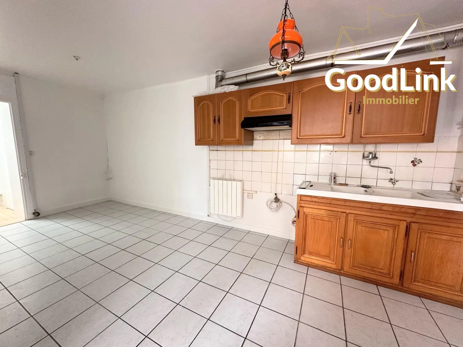 Maison ancienne à Vosves avec grand patio et cave - Opportunité à saisir