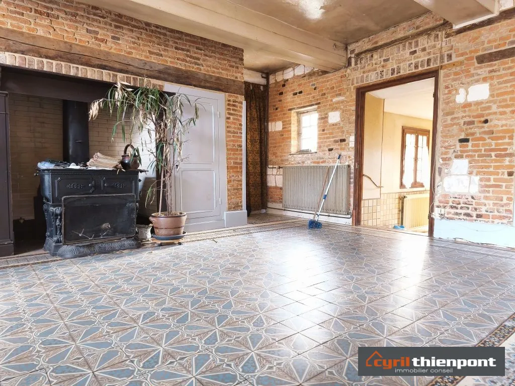 Longère à rénover avec dépendances et grand terrain à Tully