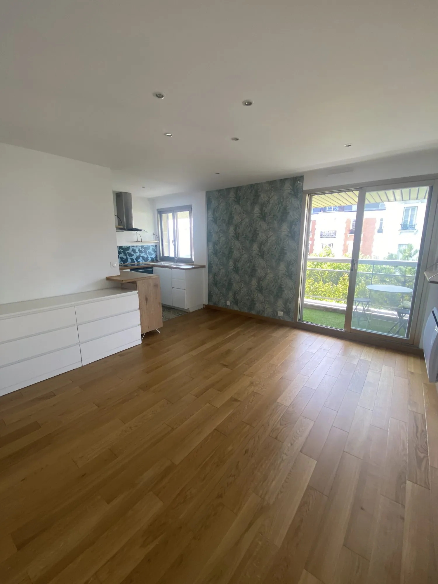 Charmant appartement T1 avec balcon, cave et box à Le Raincy