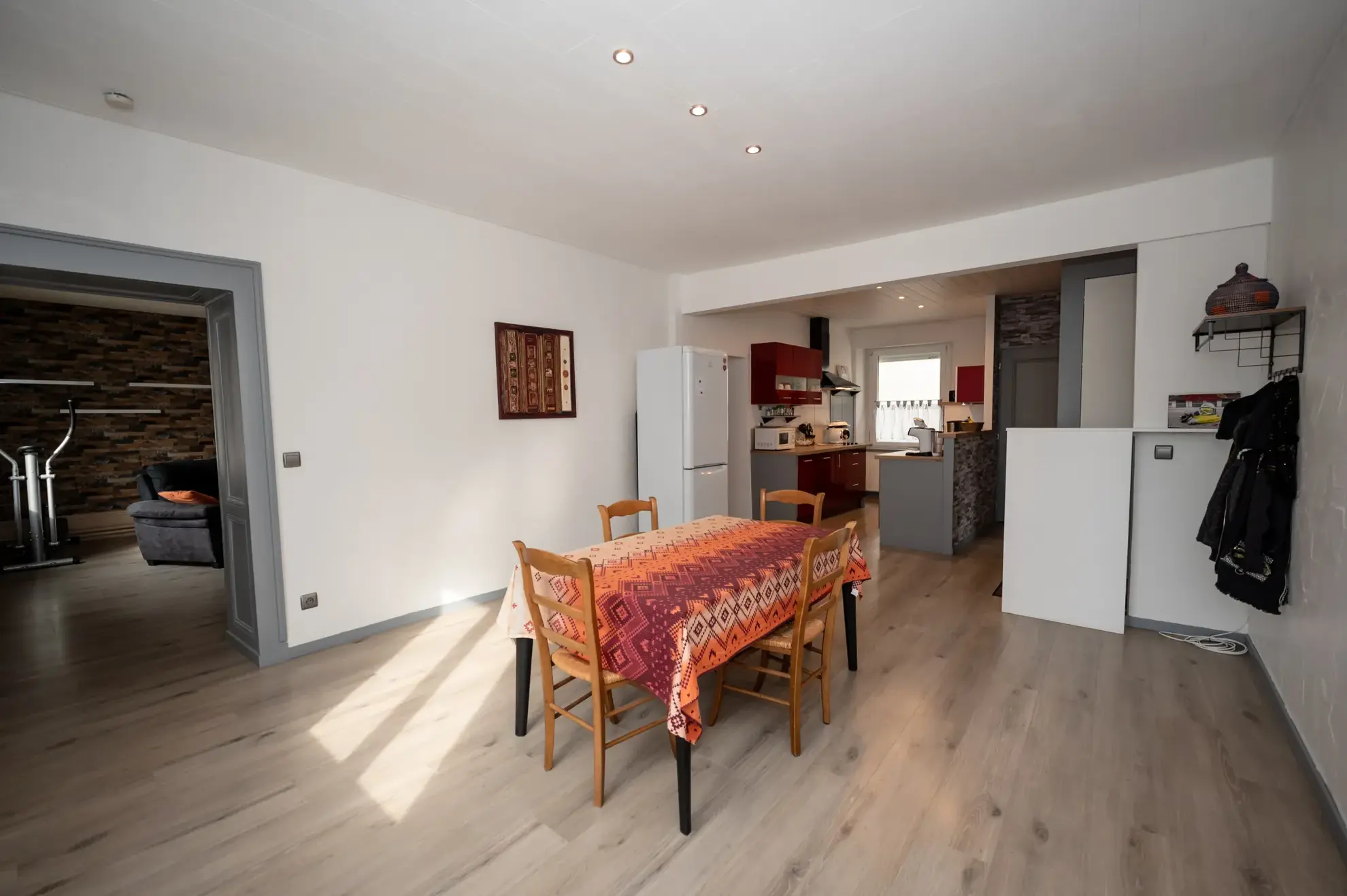 A vendre à Frasne un appartement duplex rénové de 120 m2 proche gare et écoles 