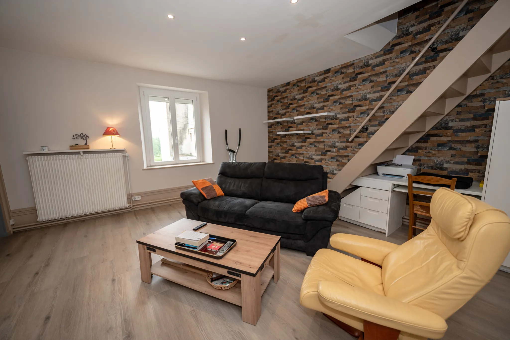 A vendre à Frasne un appartement duplex rénové de 120 m2 proche gare et écoles 