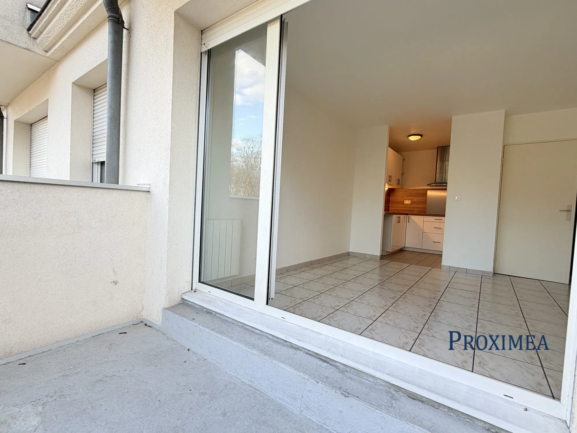 Appartement 2 pièces lumineux avec balcon et box à Pontault-Combault 