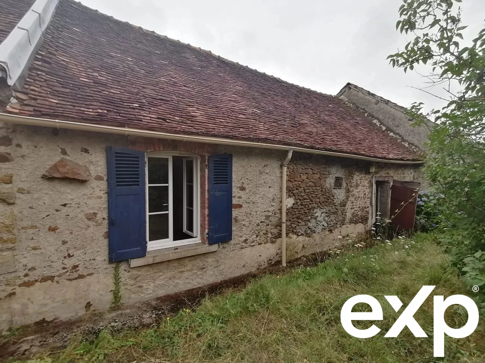 Maison avec terrain et grange à rénover à Cromac, campagne paisible 