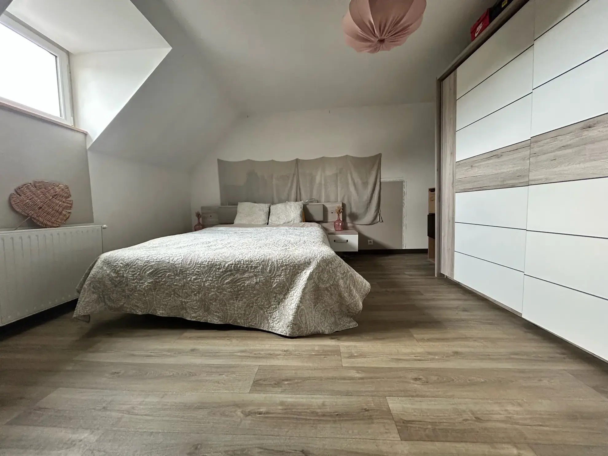 Maison semi-individuelle à vendre à Henin-Beaumont, 3 chambres, cour sans vis-à-vis 