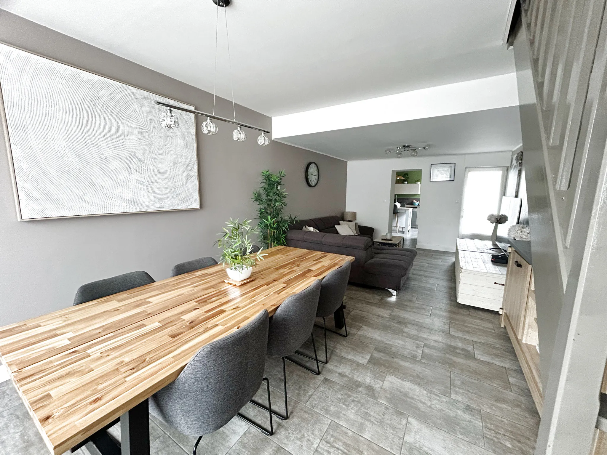 Maison semi-individuelle à vendre à Henin-Beaumont, 3 chambres, cour sans vis-à-vis 