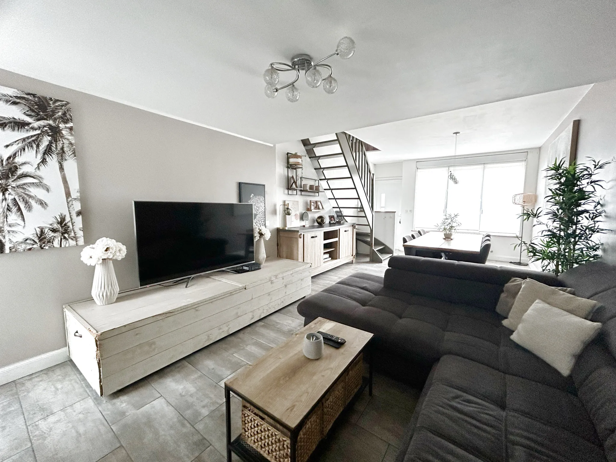 Maison semi-individuelle à vendre à Henin-Beaumont, 3 chambres, cour sans vis-à-vis