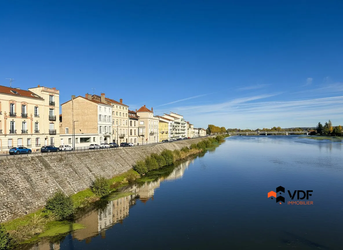 Appartement à vendre à Roanne avec balcon et vue sur la Loire, 97 m²