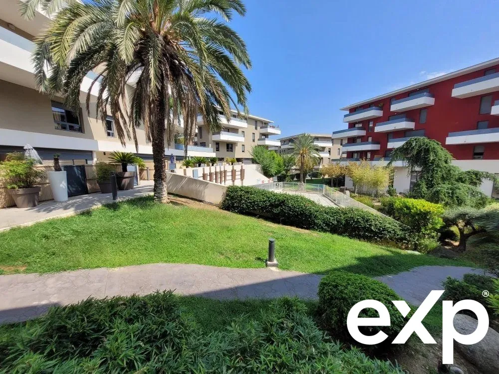 Vente d'un appartement T2 avec terrasse, piscine et parking à Juvignac