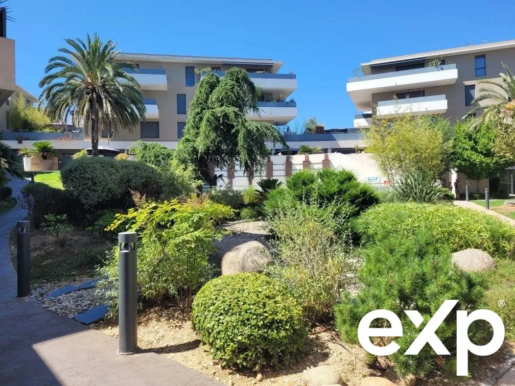 Vente d'un appartement T2 avec terrasse, piscine et parking à Juvignac 