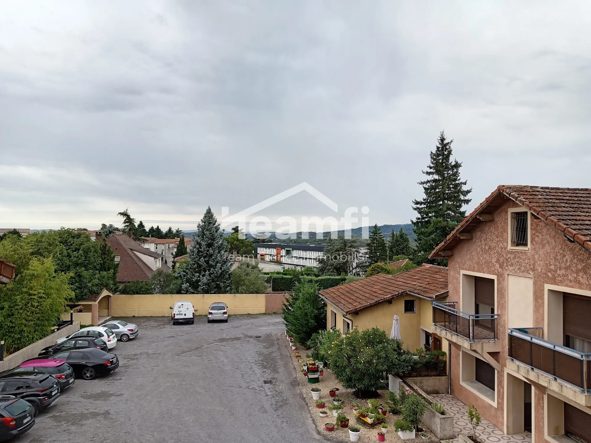 Maison mitoyenne confortable à vendre à Aubenas, proche toutes commodités 