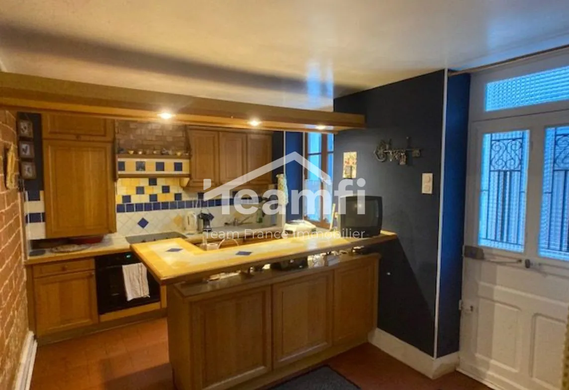 Longère spacieuse de 6 pièces avec dépendance et garage à Saint-Florent-sur-Cher