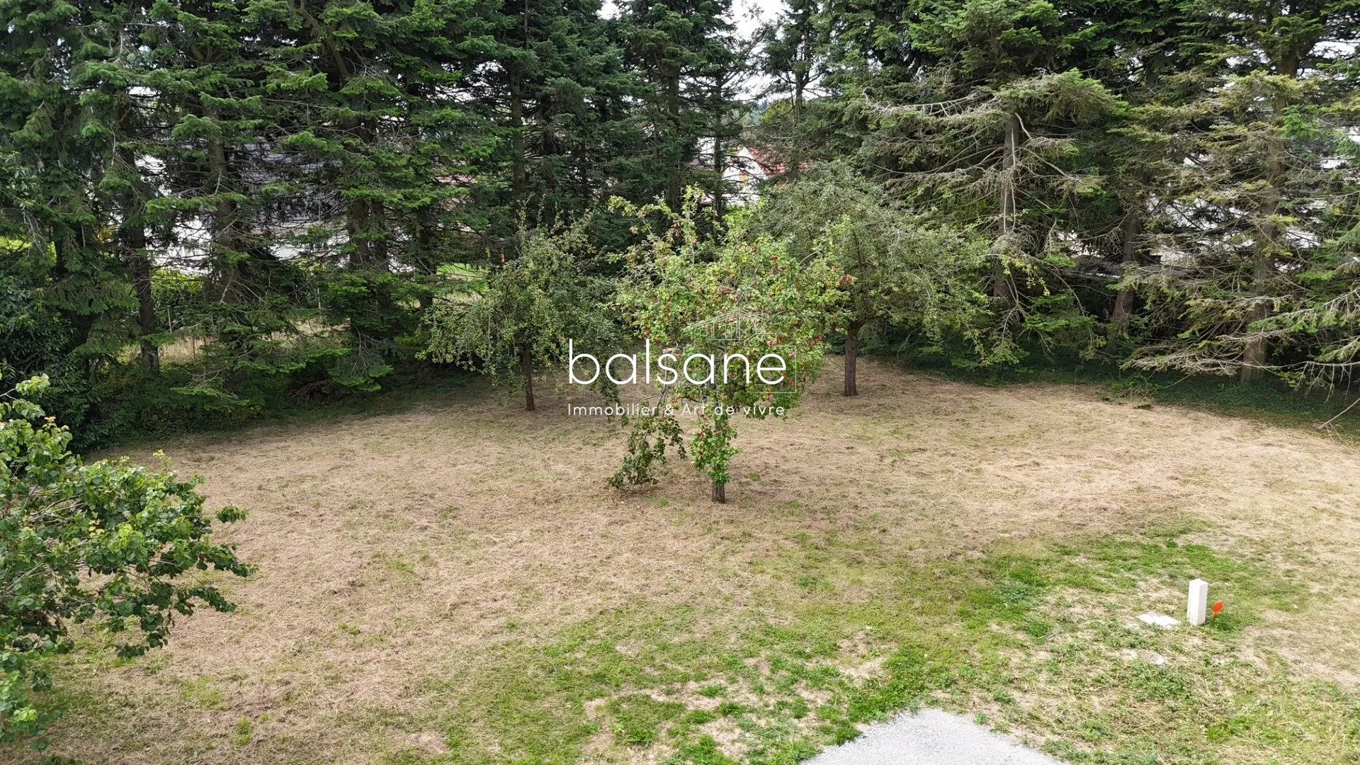 Terrain viabilisé de 1100 m² au Buquet, calme et en environnement forestier