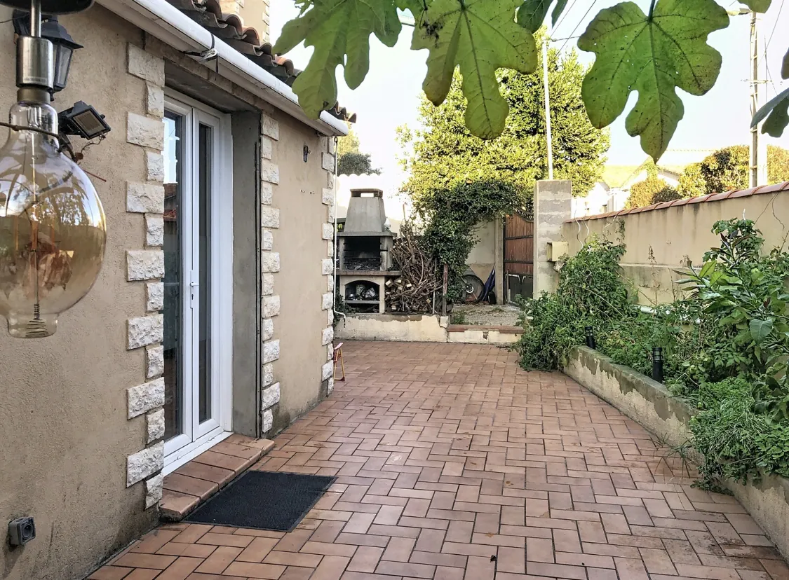 Villa de 90 m² avec jardin, terrasse et parking à Marseille 15e