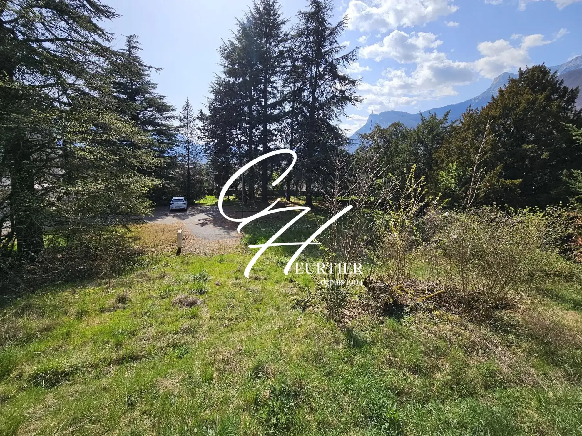 Terrain constructible de 642 m² à Claix, proximité Grenoble, idéal famille 