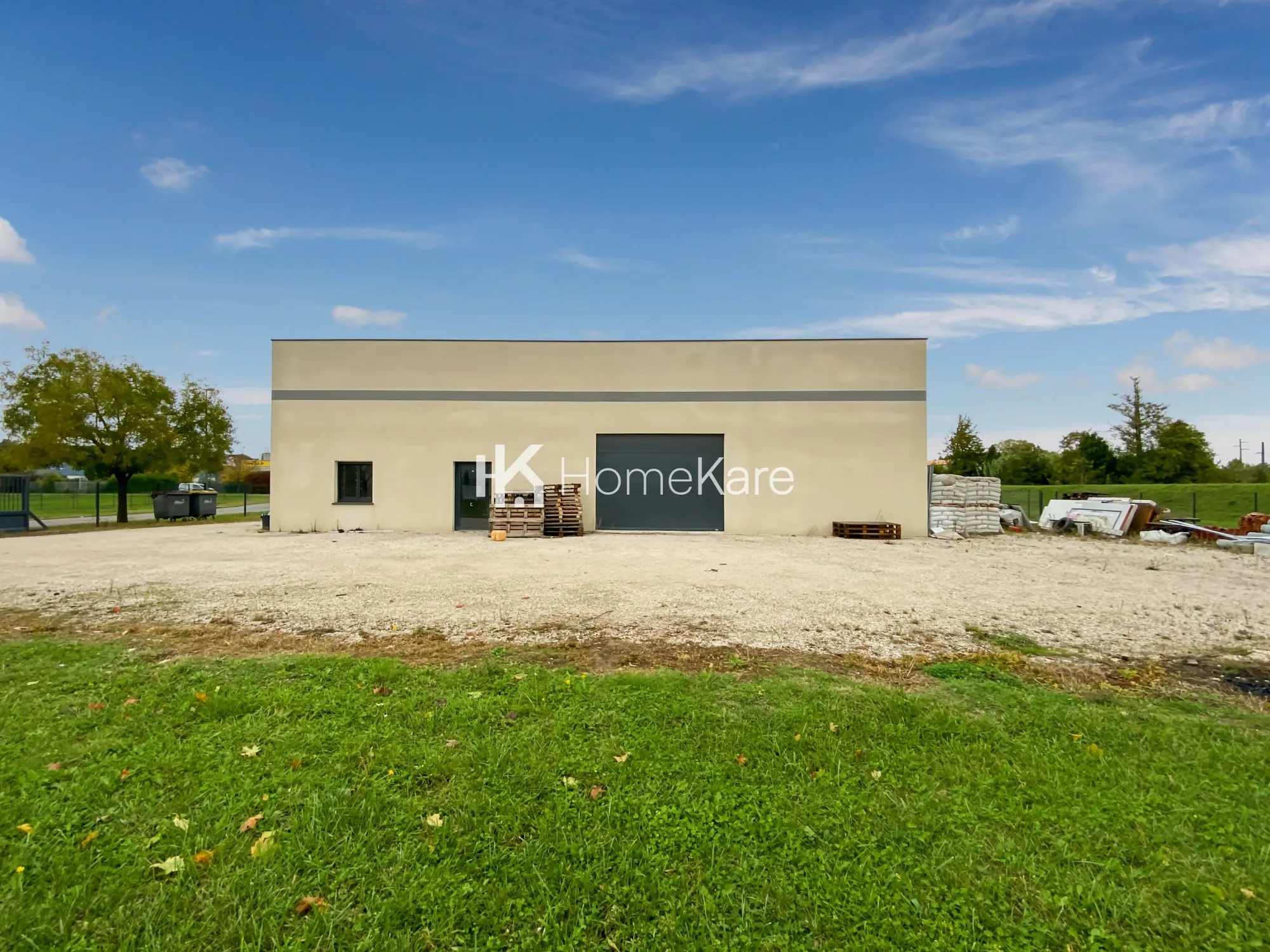 Entrepôt de 200 m² à Moissac avec parking et bureau – Opportunité à saisir