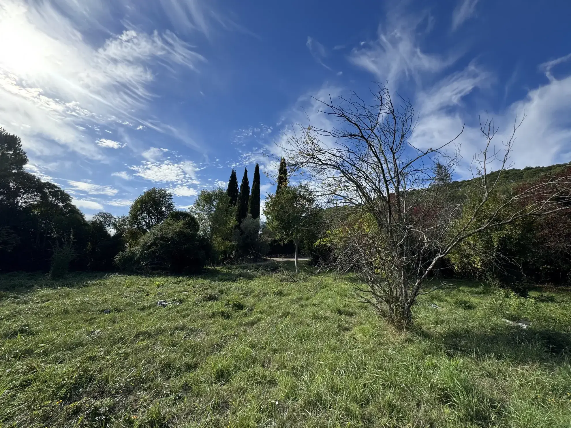Terrain constructible de 507 m² à Carnoules, viabilisé, idéal pour projet résidentiel ou investissement