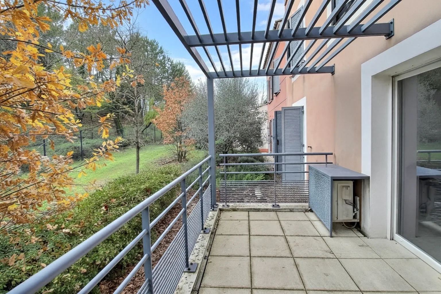 Appartement 2 pièces de 52 m² à vendre à Saint Clément de Rivière avec terrasse et garage