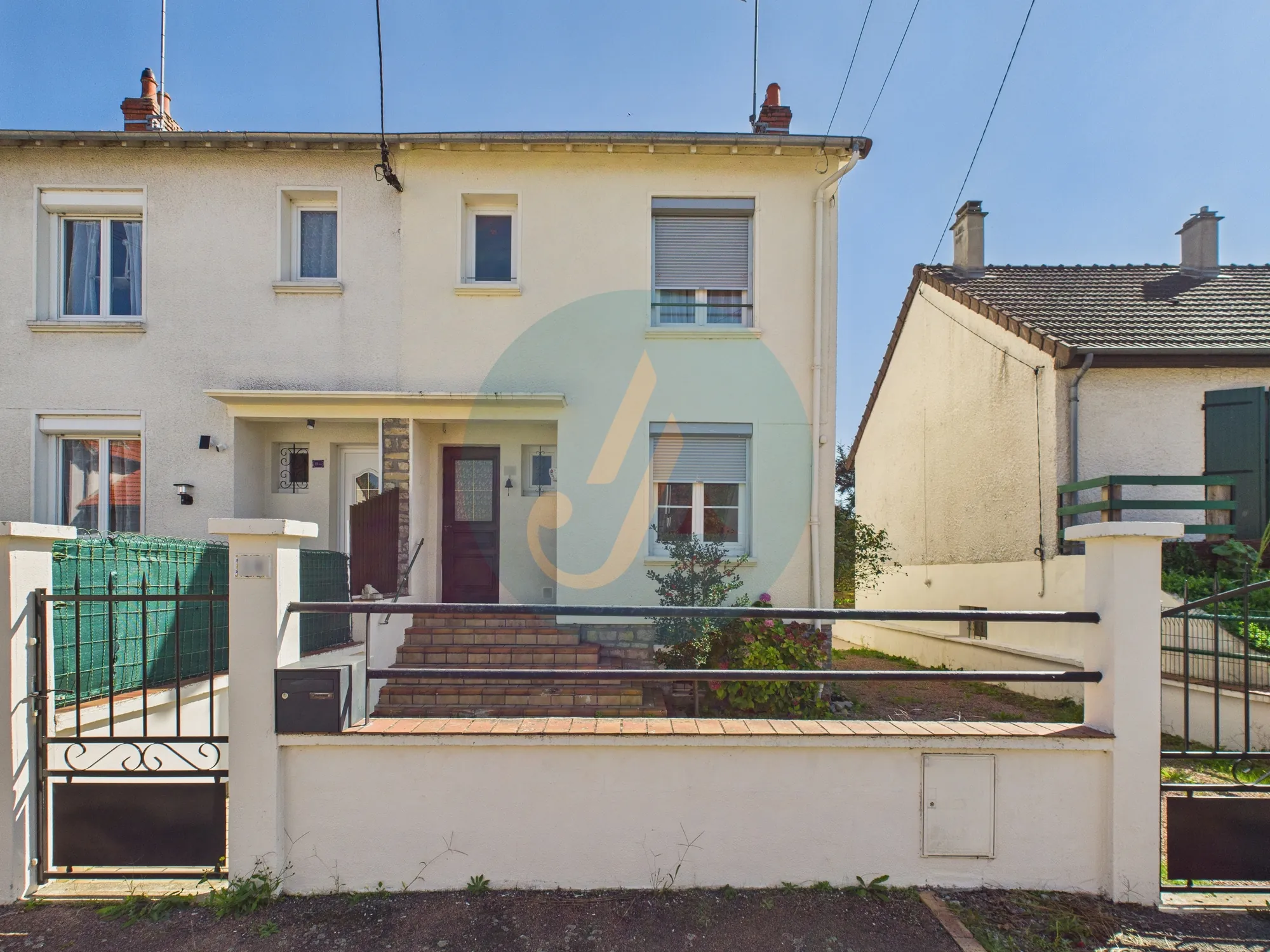 Charmante maison avec jardin clos à Nevers, 2 chambres, garage et dépendances