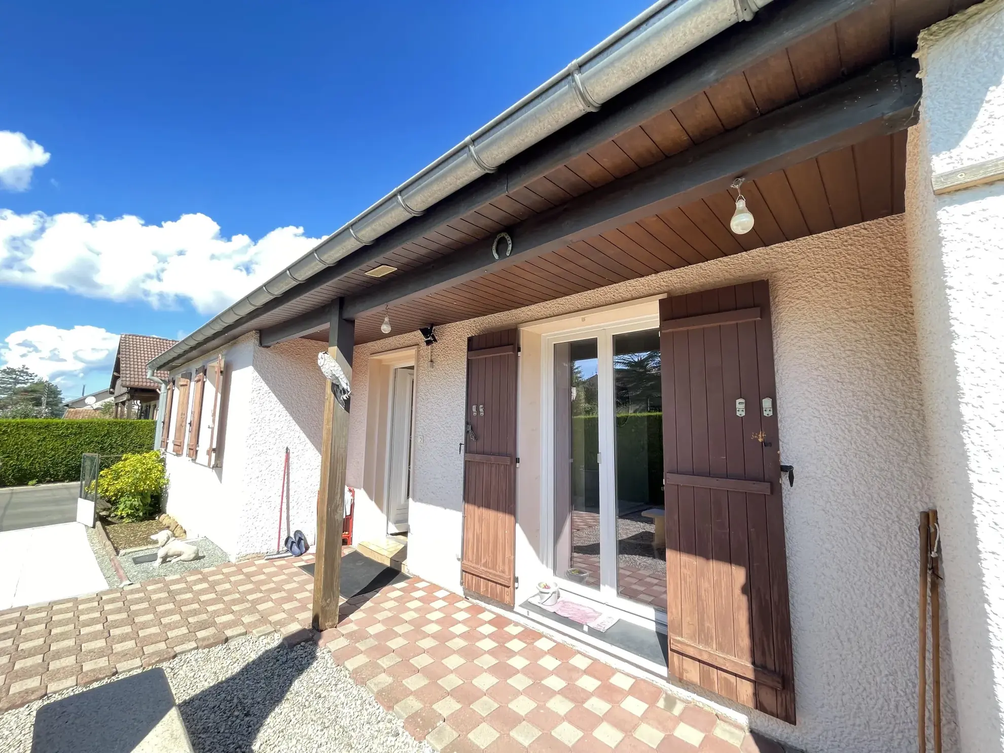 Maison individuelle de plain-pied avec piscine à L'Isle-sur-le-Doubs