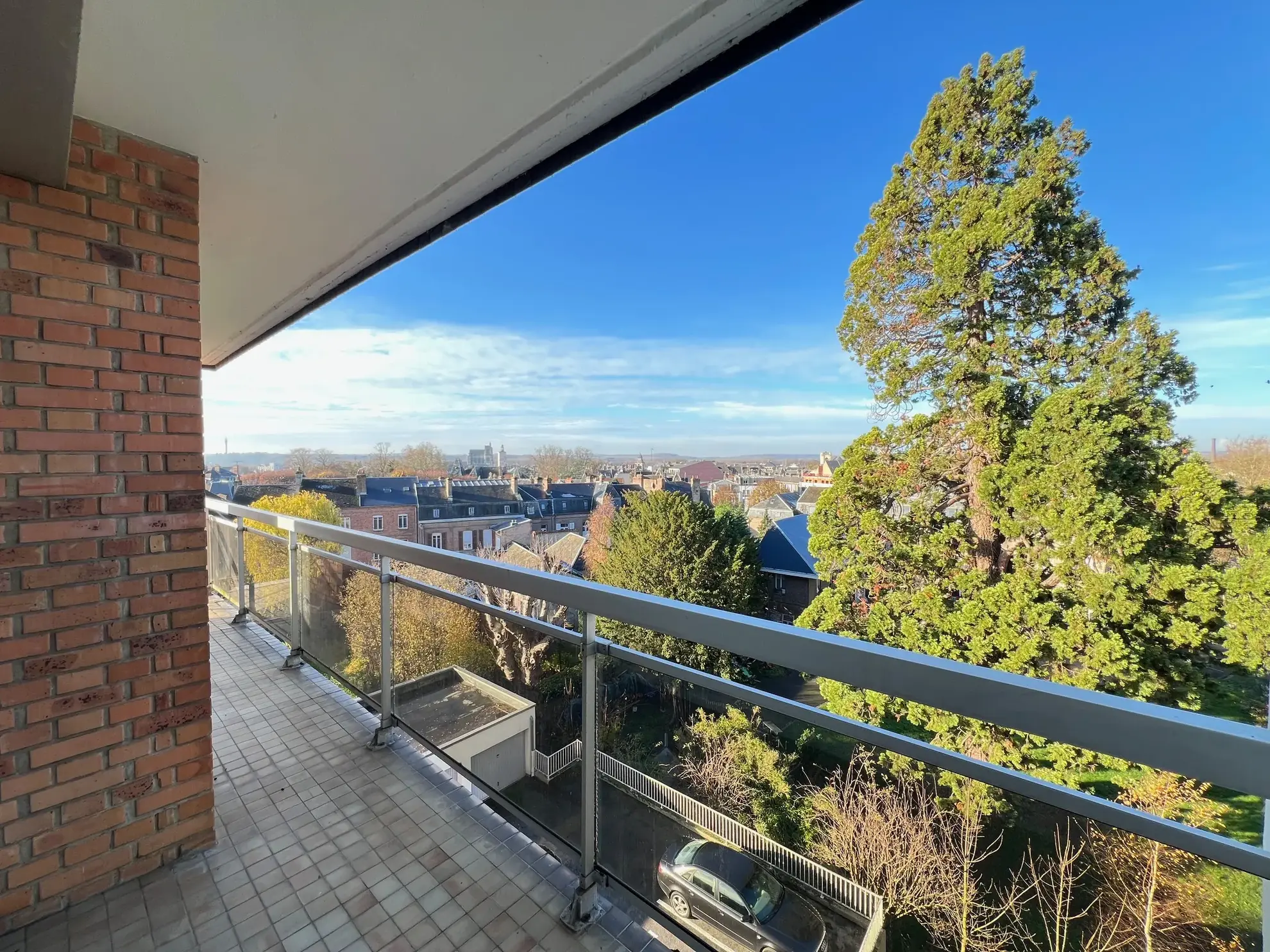 Appartement traversant de 108 m² avec balcons et garage à Abbeville