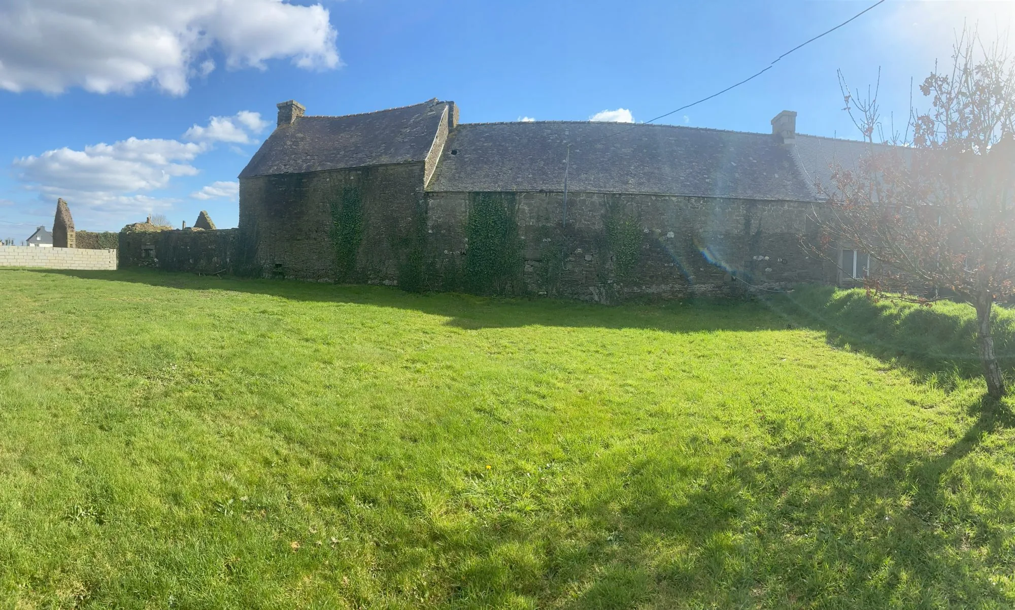 Corps de ferme à rénover avec grand potentiel à Plumeliau Bieuzy 