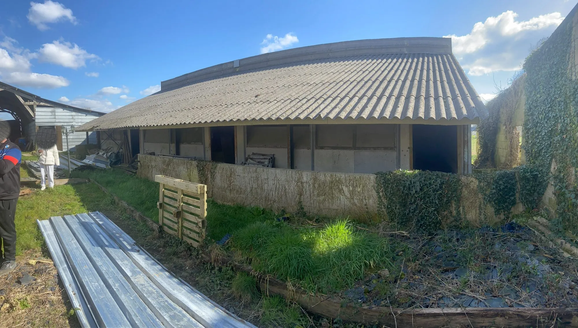 Corps de ferme à rénover avec grand potentiel à Plumeliau Bieuzy 
