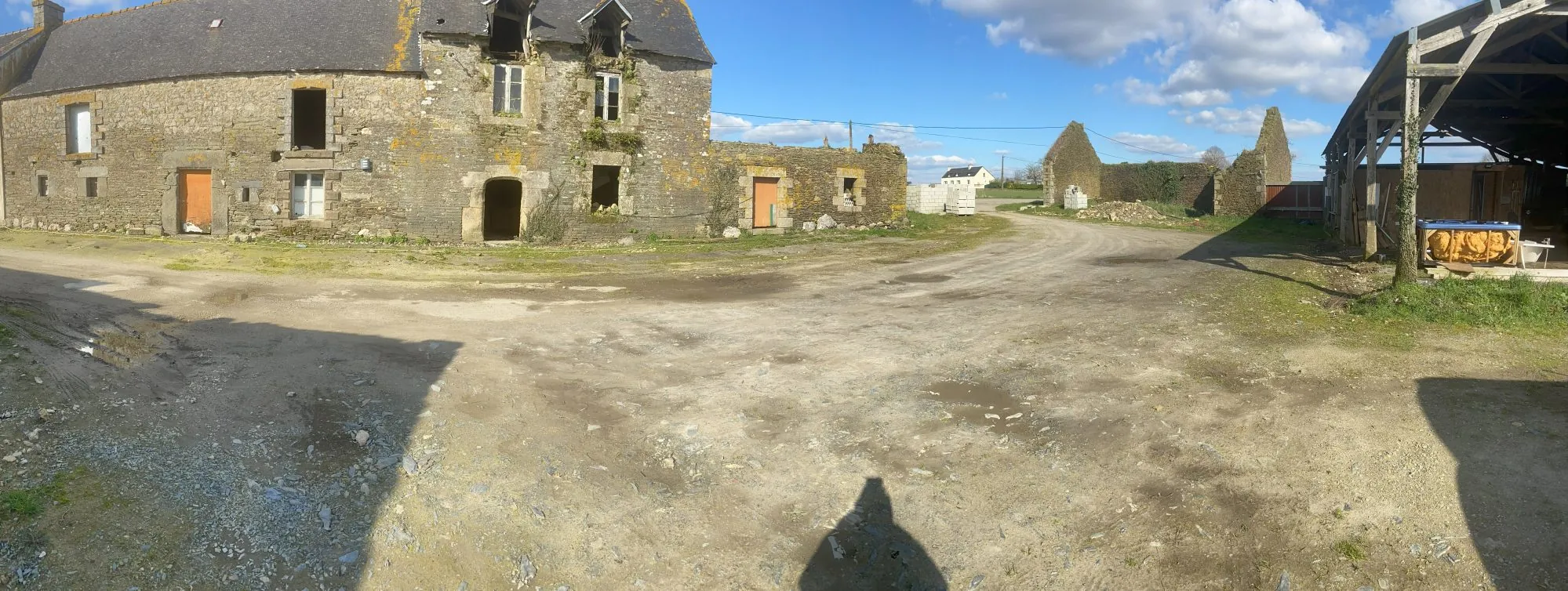 Corps de ferme à rénover avec grand potentiel à Plumeliau Bieuzy