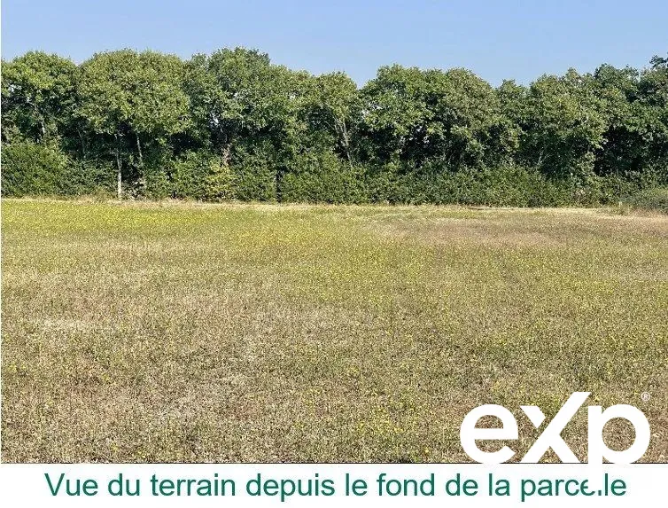 Terrain constructible et plat à Montcuq-en-Quercy-Blanc de 3900 m²