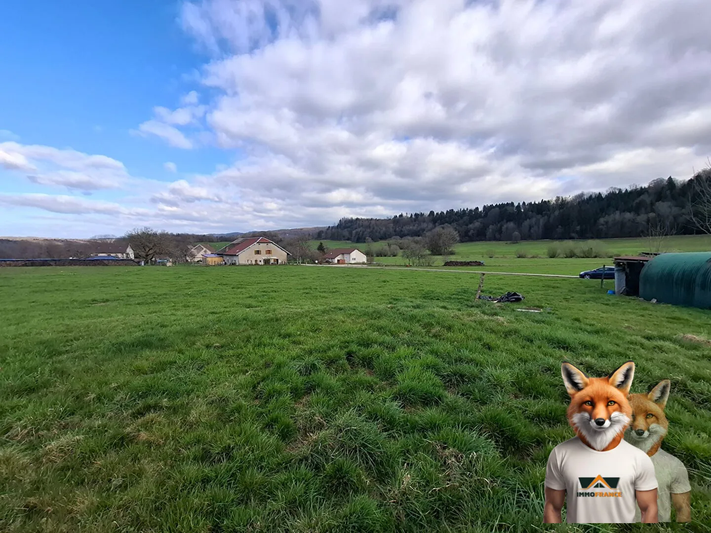 Terrain constructible à Saraz de 1 833 m² dans un cadre paisible 