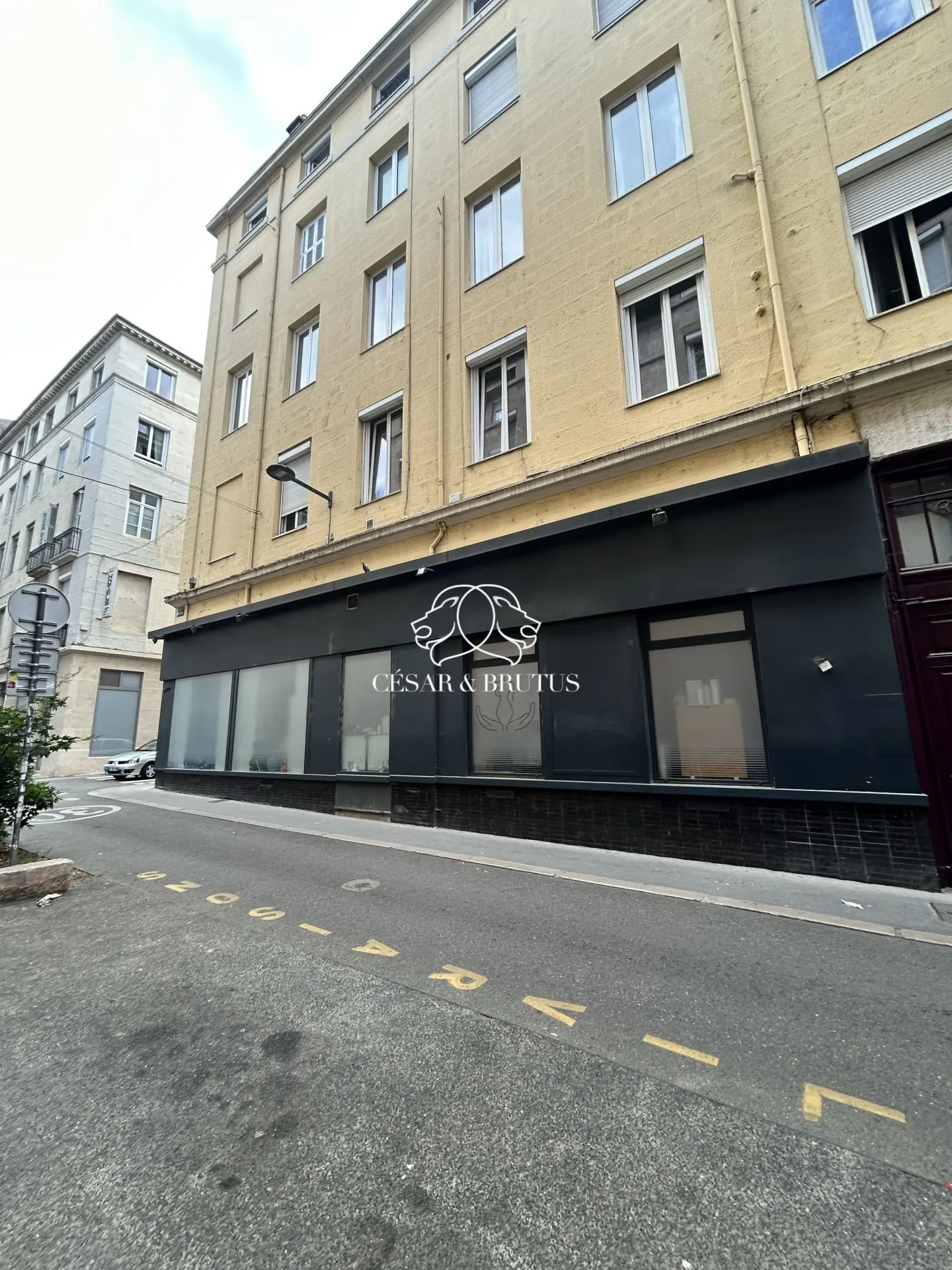 Bel appartement de caractère de 4 chambres au centre de Saint-Étienne