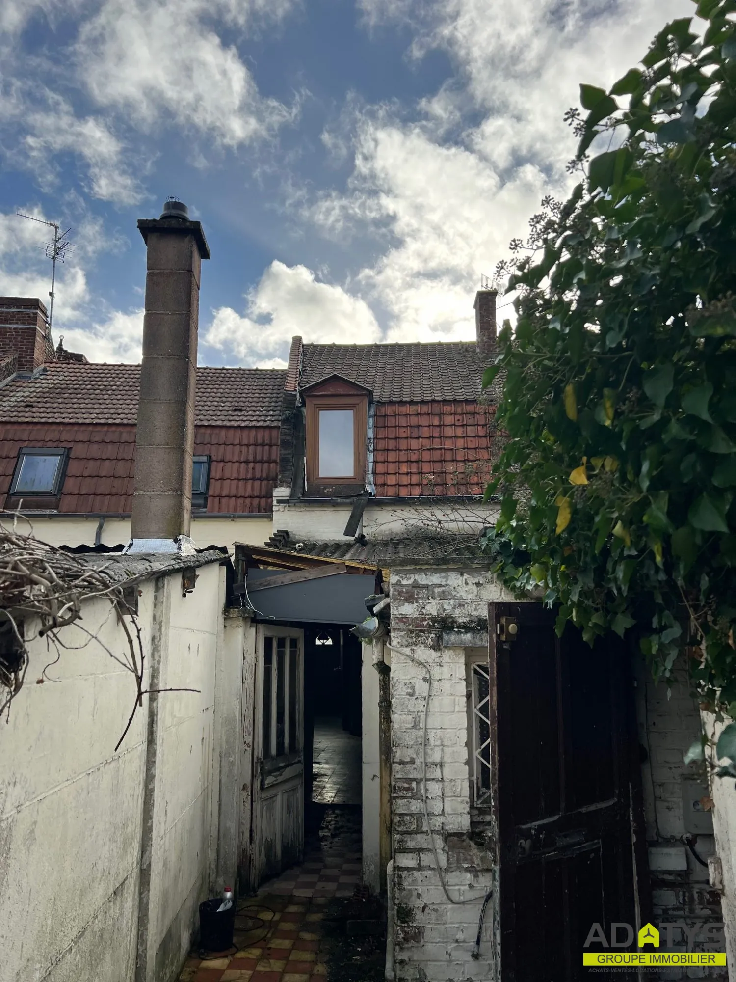 Maison à rénover avec 2 chambres à Corbehem, région de Douai