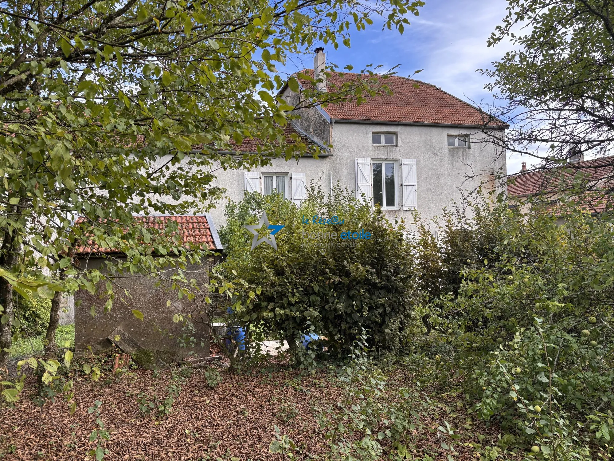 Ancienne gendarmerie à rénover avec grand potentiel à Varennes-sur-Amance