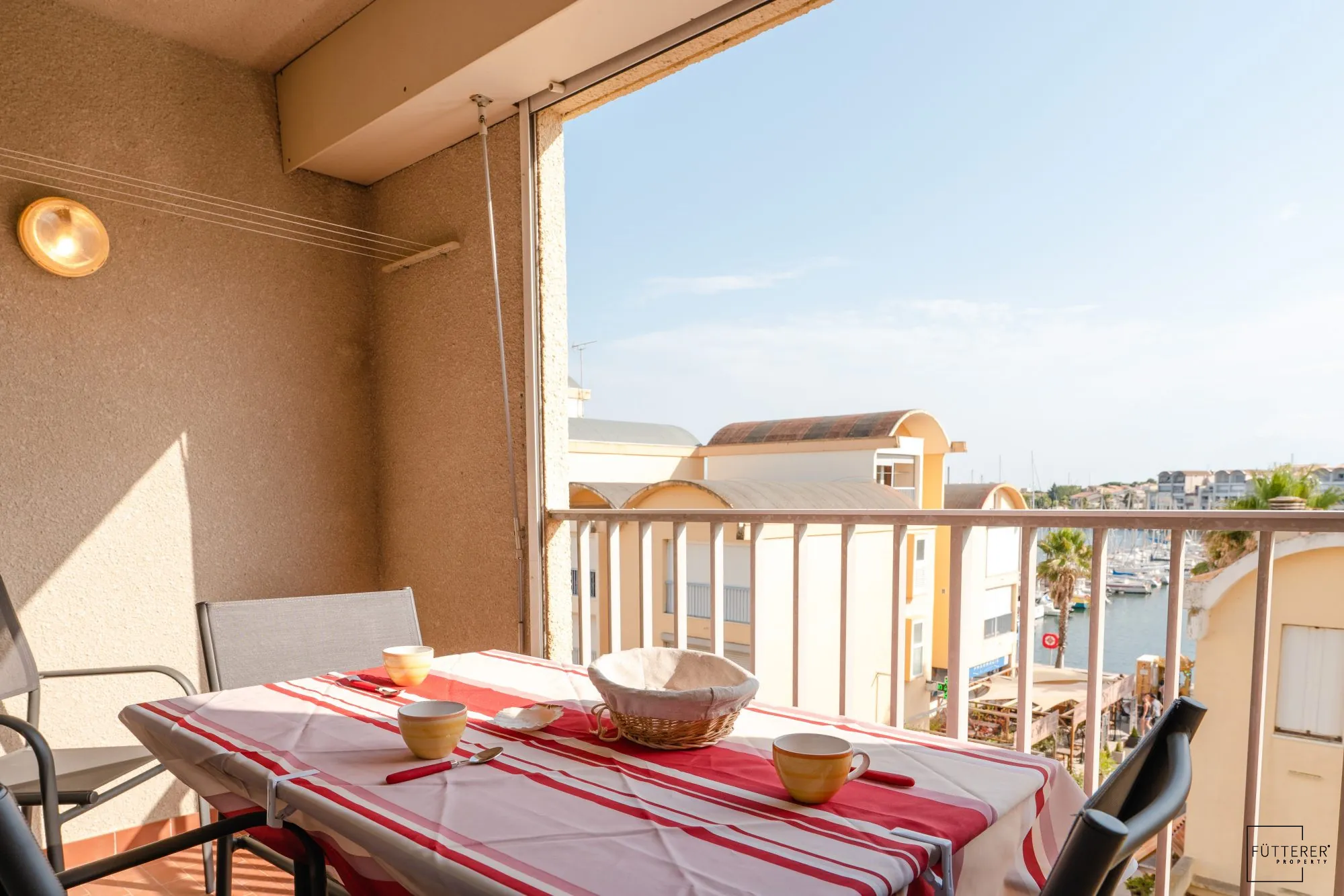 Appartement T3 rénové avec terrasse et parking à Gruissan port