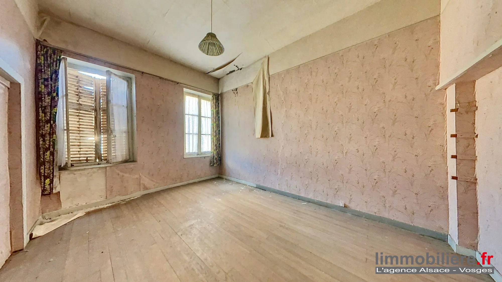 Maison à rénover à Provenchères-et-Colroy – Idéal investisseur, 285 m² avec terrasse 