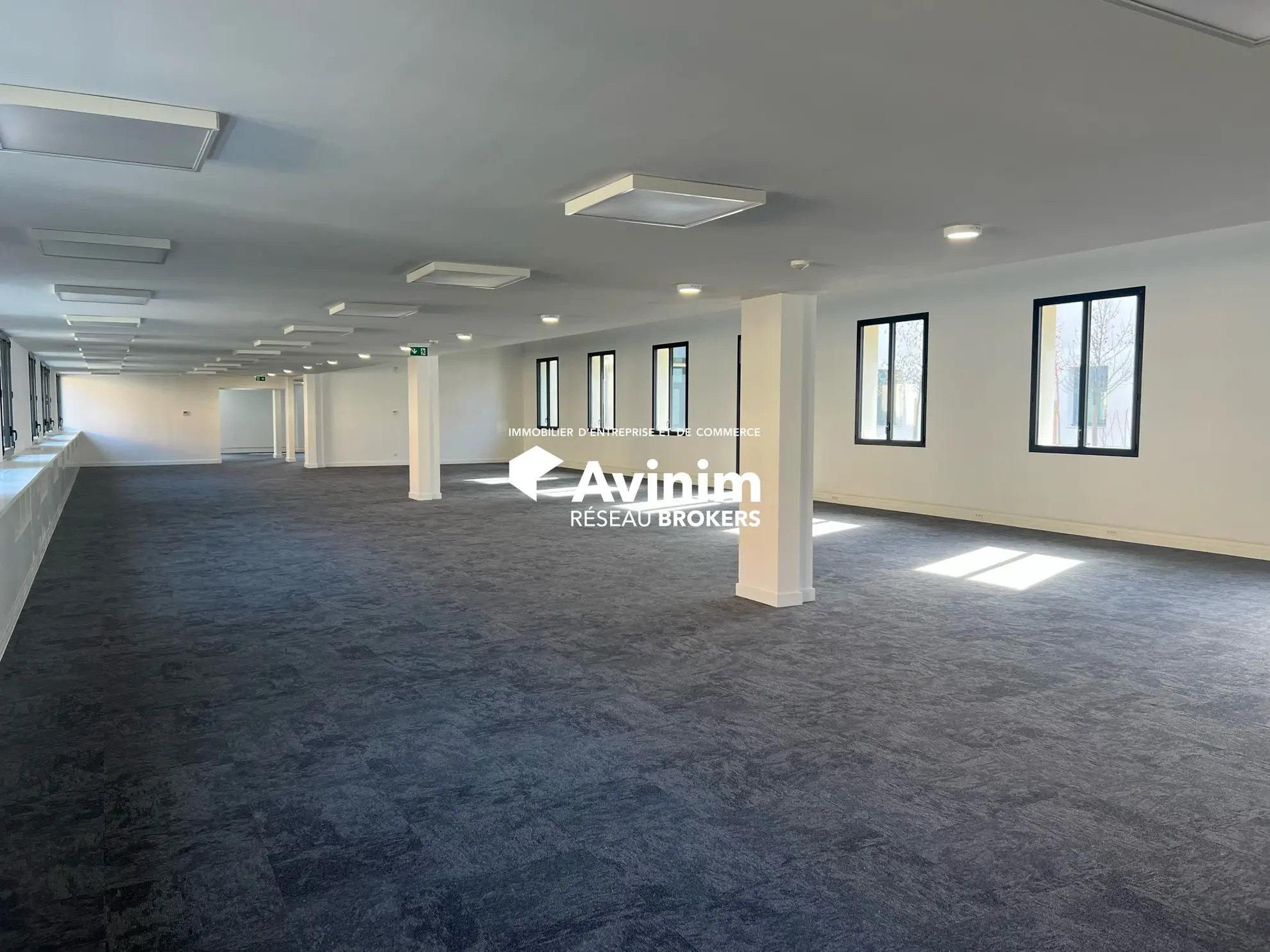 Location de bureaux de 509 m² à Vénissieux dans un environnement sécurisé 