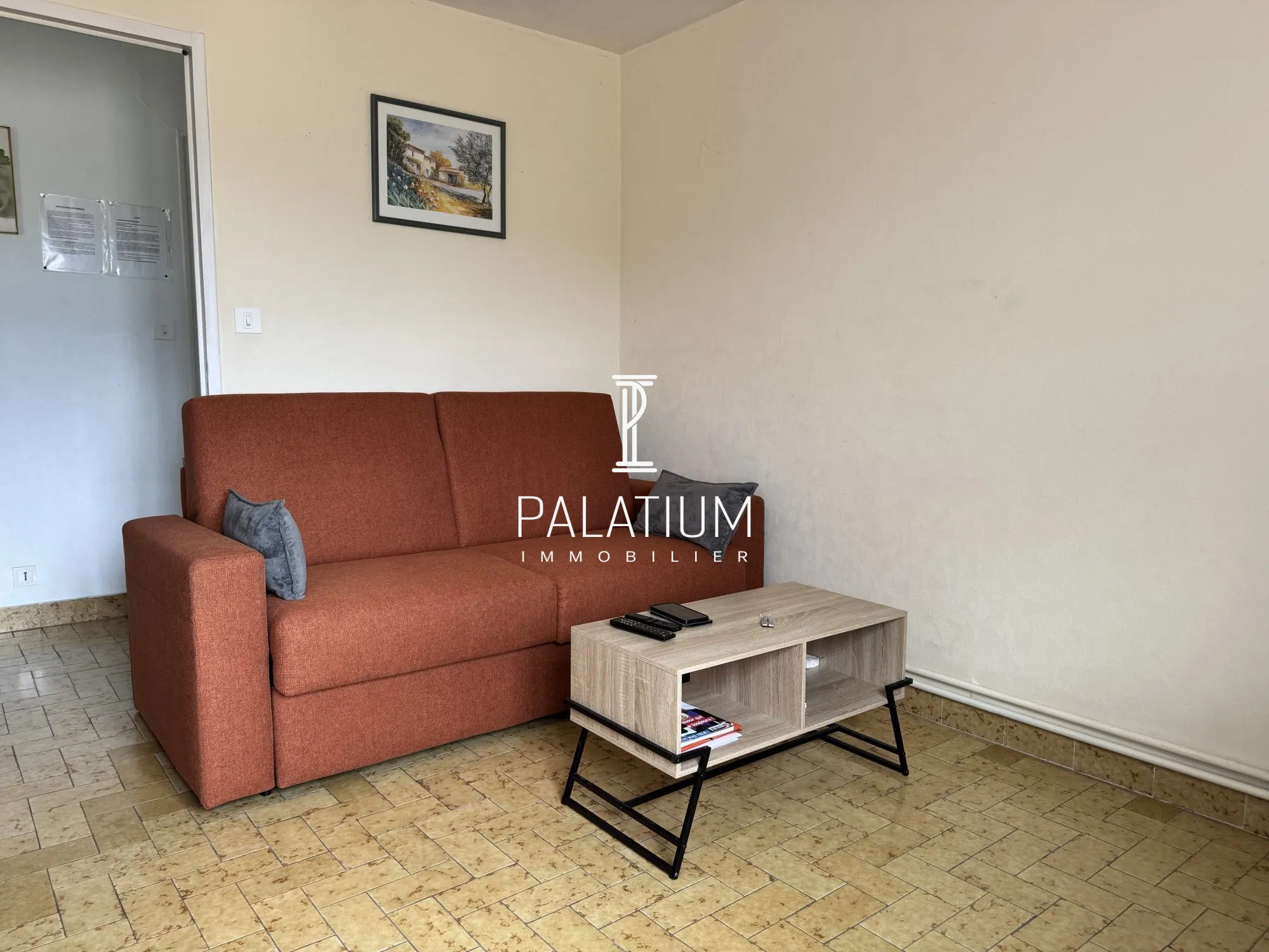 Appartement T2 avec terrasse et vue montagne à Gréoux-les-Bains 