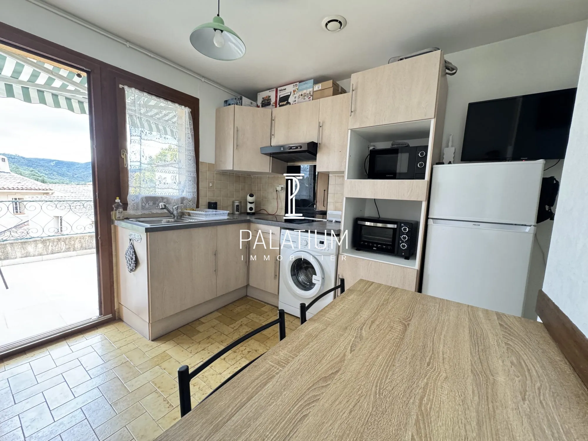 Appartement T2 avec terrasse et vue montagne à Gréoux-les-Bains 